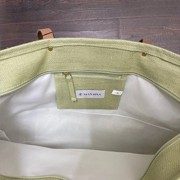 MANAOLA Kahone Set Palapalai Celadon Green Tote Bag & Pouch - Picture 4 of 7